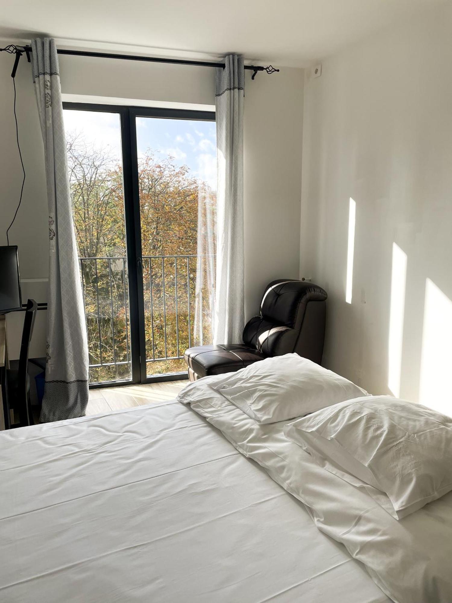 Chambres Pasteur Montreuil  Luaran gambar